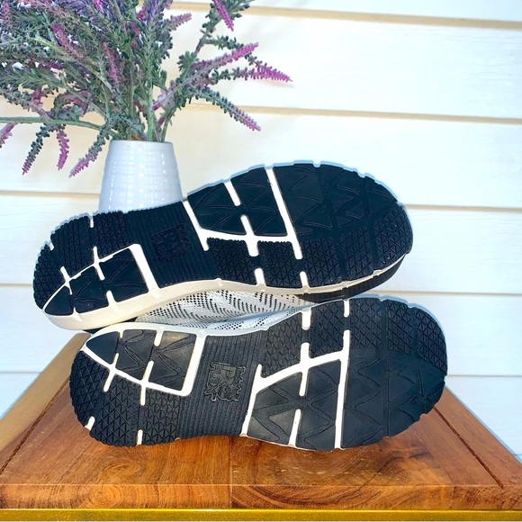 Women’s New Without Tags Timberland PRO Monochrome Knit Sneakers size 6 - Picture 5 of 7